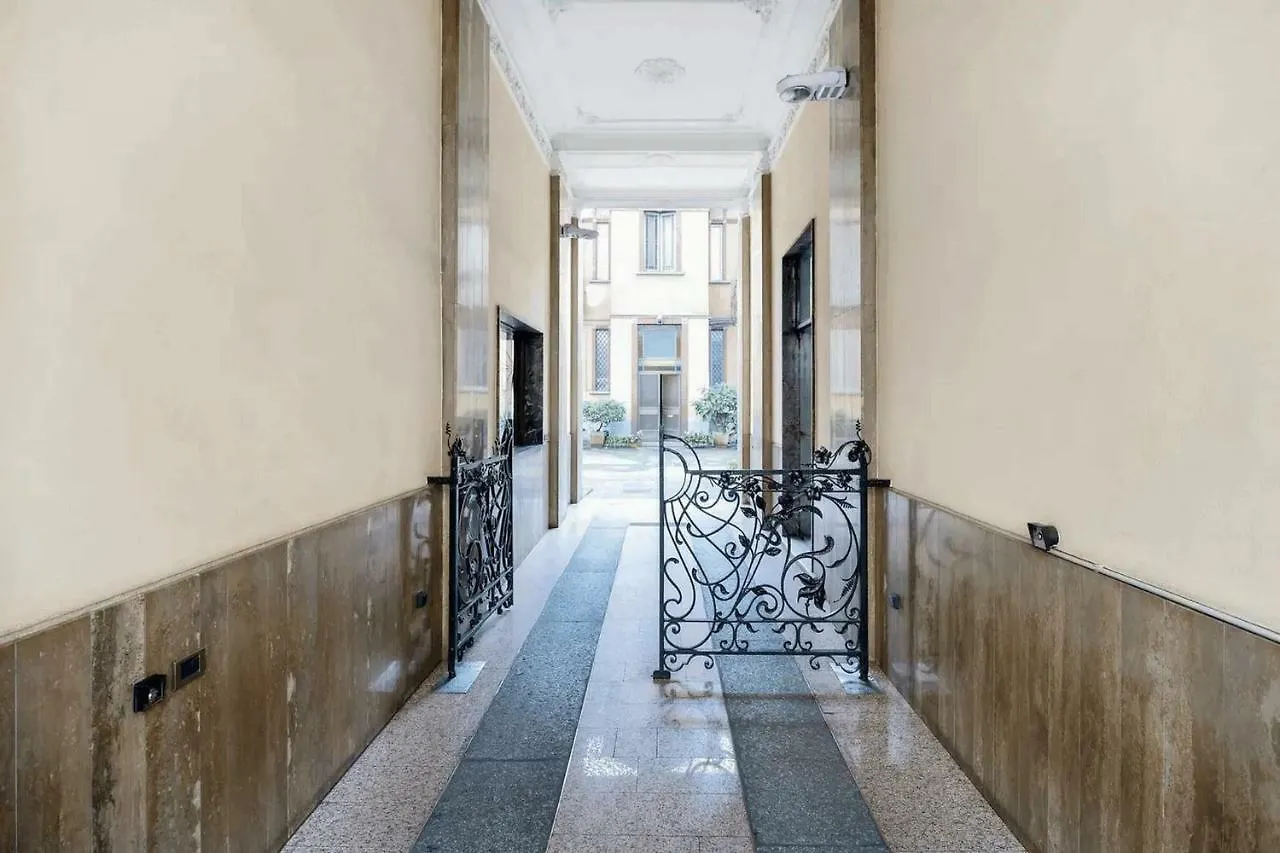 Isola View Renovated Apartment Milan 0*,
